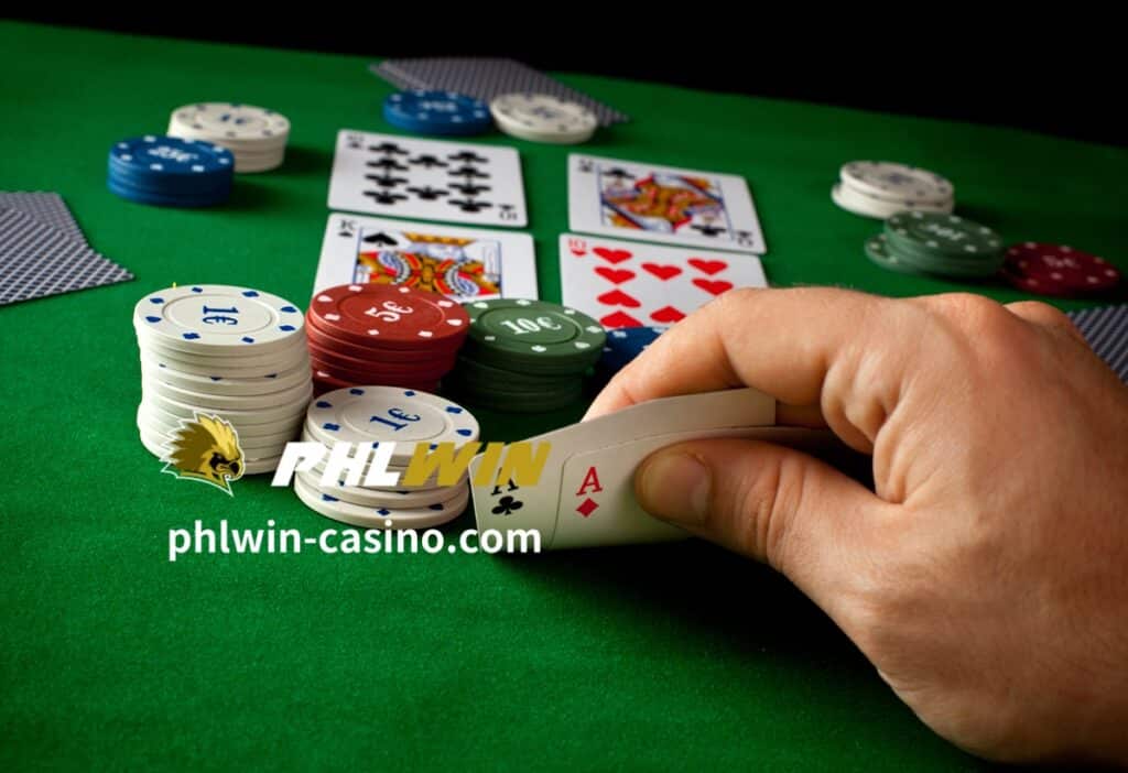 Gayundin, halos lahat ng manlalaro ng poker ay nagsisimulang matuto ng Texas Hold'em dahil ito ang pinakasikat na variant.
